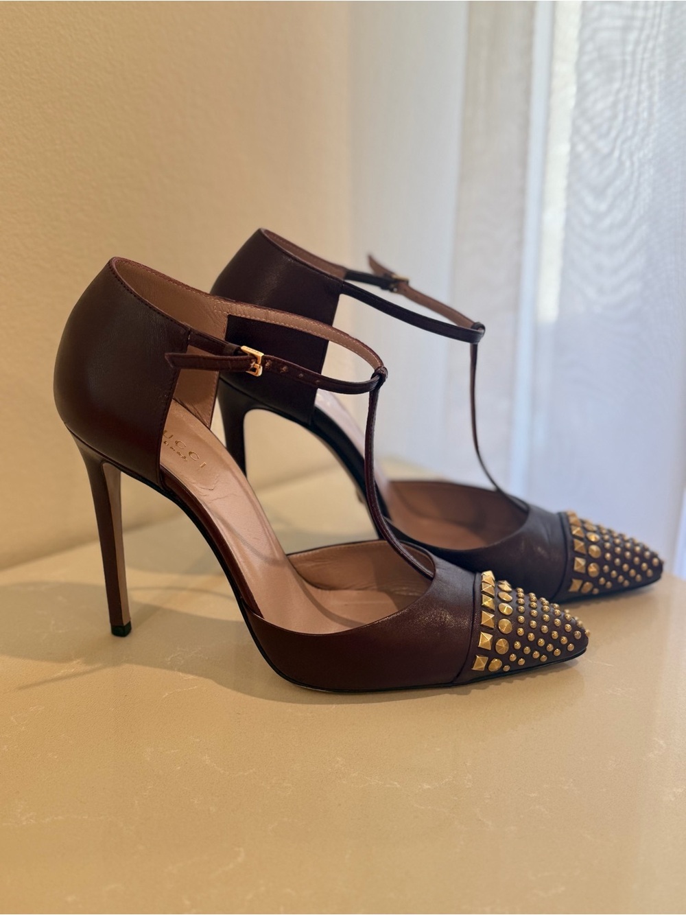 Gucci Brown T-Strap Pointed Heels with Gold Studs - Picture 5 of 6